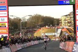 Thibau Nys maakt indruk, maar Van der Poel wint uiteráárd met flitsende versnelling in Hoogerheide