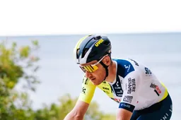 Teunissen helpt mogelijke Girmay-irritatie uit de wereld: 'Wie ben ik om te zeggen wat hij moet doen?'