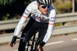 Sivakov belooft 'vuurwerk' tegen Visma | Lease a Bike: 'Niemand heeft ooit een team zoals dit UAE meegemaakt'