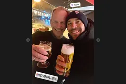 📸 Proost! Plugge en Pinot tekenen met lekker pilsje de vrede, na Tourvete Jumbo-Visma en Groupama-FDJ