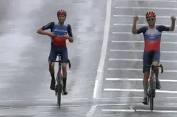 Luke Plapp verlengt Australische titel op de weg, imponerend Jayco-AlUla bezet volledig podium