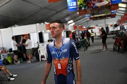 Simon Yates schrikt niet van Pogacar, Roglic, Vingegaard en Evenepoel: 'Een podium in de Tour! Dan heb ik er in iedere ronde één'