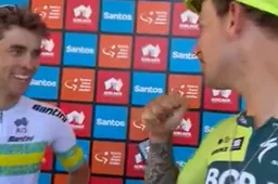 🎥 Welsford toont journalistieke skills, vindt Pogacar de allerbeste en deelt hoe bizar veel gewicht hij squat