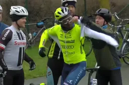 🎥 Girmay is nog altijd hot in België: fans helpen Eritreeër jasje aantrekken en juichen hem luid toe in Kuipje