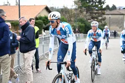 dsm-firmenich PostNL naar Dauphiné: 'Belangrijk om eerste helft van de koers goed door te komen'