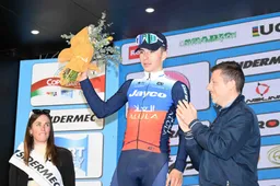 Davide De Pretto probeert het, wordt bijgehaald, maar sprint gewoon alsnog naar zege in Oostenrijk!
