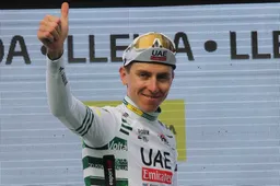 Zelden vertoonde overmacht: Pogacar perst er een solo van 30 kilometer uit en geeft eindzege glans met nieuwe ritzege