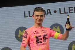 Van den Berg ziet perfect werk van ploeg en weet na stukje improvisatie te triomferen: 'Deze is voor jou Lars'