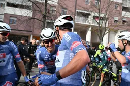 Alpecin-Deceuninck kan het ook op imponerende wijze in Nederland; 'Dat is waar we als ploeg voor staan'