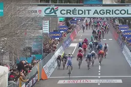 🎥 Girmay teruggezet na hinderen Zingle in Tirreno (en Milan krijgt waarschuwing voor intimideren collega)