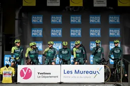 Beschermengel Van Poppel lovend over positieve invloeden Roglic: 'Dat heb je nodig in de ploeg'