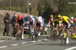 'Ieder jaar met geknepen billen naar beneden, aan snelheden die nergens over gaan'; peloton over dé afdaling