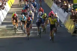 Evenepoel entertaint wederom, maar kan sprint niet voorkomen: Kooij klopt Pedersen en pakt z'n tweede in Parijs-Nice