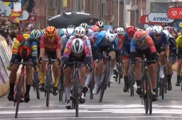 'Beter niet juichen, dan te vroeg juichen', jubelt Wiebes, die Kopecky bedankt (en feestje viert op podium