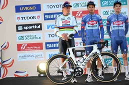 Iedereen kijkt naar Van der Poel in Gent-Wevelgem, 'Matje' zelf wil in diepe finale goed communiceren met Philipsen