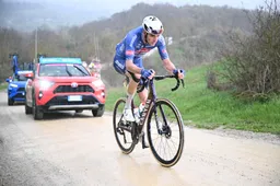 Van der Poel en Philipsen moeten dit voorjaar belangrijke knecht missen; teamgenoot 6 tot 8 weken uitgeschakeld