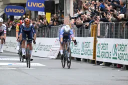 Van der Poel lanceert Philipsen met gigabeurten naar Milaan-Sanremo-zege