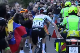 Gedonder met toeschouwers en motoren: Pogacar geeft klap op motard in slotfase bergrit Catalonië