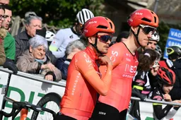 Pidcock ziet Tirreno-aanvalspoging mislukken: 'Misschien twijfelde ik wat te veel'