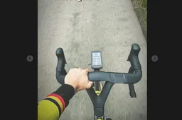 📸 Wout van Aert is terug op de weg met maatje Bakelants! 'Ge kunt ni blijven liggen he'