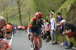 Mollema geniet van 'buitenaardse' Van der Poel, nu alleen topvorm nog genoeg is om mee te doen: 'Hij kan Luik winnen'