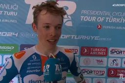 Totaal overdonderde Van den Broek laat iedereen staan in Turkije: 'Voelde vertrouwen vanuit de ploeg'