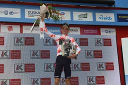 Visma | Lease a Bike toont veerkracht met bergtrui voor Kuss: 'Is het perfecte bewijs'