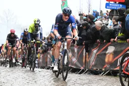 Küng met heerlijke omschrijving van koersen tegen Van der Poel: 'Zorg dat je niet hetzelfde wil doen als hij'