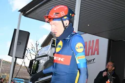 Dauphiné-crash blijft doorwegen: Geoghegan Hart start niet, Evenepoel raakt superknecht kwijt met bilblessure