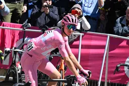 UAE-baas lacht om roze theorie van complotdenkers, Pogacar verrast met stoere (of grappige?) Tour-opmerking