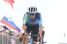 Ben O'Connor heeft moeite met ademhalen, Martínez en Tiberi profiteren: 'Quintana gaf me nog wat gelletjes'