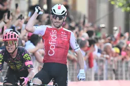 Giro-peloton miskijkt zich volledig op kopgroep: Benjamin Thomas is de gelukkige winnaar