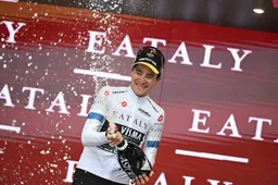 Visma | Lease a Bike stelt gerust omtrent blessuregevallen en Uijtdebroeks: 'Niveau wit Giro-pak heel goed'