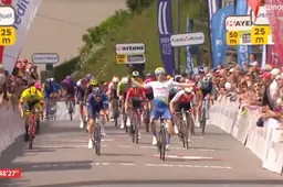 Frans toptalent Emilien Jeannière wint ontregelde sprint in Boucles de la Mayenne, Cosnefroy behoudt leiding