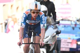 Weer veel Giro-uitvallers: Van den Berg en Thomas geven op tijdens natte Girorit, Van Poppel DNS