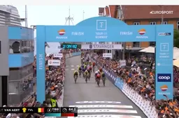 Sterke beer en thuisrijder Kristoff klopt Meeus en Van Aert in slotrit Noorwegen, Laurance eindwinnaar