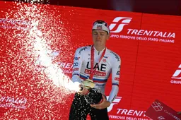 Pogacar denkt na over de Ronde van Vlaanderen en grapt over Evenepoel: 'Urska zou Remco snel achterlaten'