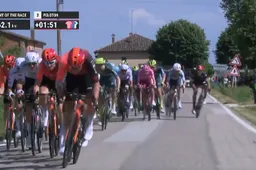 INEOS ook in biljartvlakke Giro-rit vol passie: 'Voordat we de ploeg waren die ermee om de oren werd geslagen'