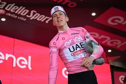 Pogacar denkt nog maar aan één rit en reageert op uitdaging om voor drie grote rondes in één jaar te gaan
