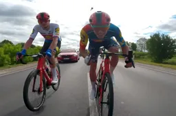 🎥 Nys vraagt aan Loockx of zijn cameraatje aan staat en vermaakt er zich kostelijk mee