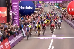 Alpecin-Deceuninck en Philipsen oppermachtig in listige rit in Baloise Belgium Tour, Jakobsen valt hard