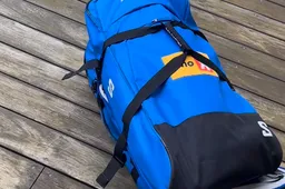 🎥 Wie zit daar in de Uno-X-tas? Kopman en rittenkaper deelt op hilarische wijze sneer uit naar Tourorganisatie