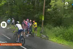 Evenepoel kijkt naar geopereerde schouder na Dauphiné-val, maar beseft ook dat hij daar engel op had zitten