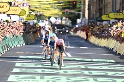 Vaughters verbluft door prestatie Carapaz: 'Heeft in de weken voor de Tour in principe vijf uur getraind'