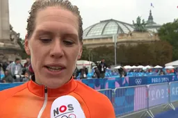 Van Dijk fel over Oezbeekse ploeg en onder de indruk van Pieterse: 'Alsof het allemaal vanzelf gaat'