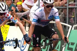 Trotse Evenepoel deelt wat Vingegaard - inclusief handje - tegen hem zei na afloop zware Alpenrit