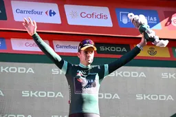 Na een ultieme brul van pure opluchting heeft Van Aert vertrouwen én teksten terug: 'Hier hoor ik thuis'