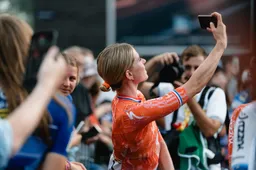 Scepticisme maakte bij Van Vleuten plaats voor enthousiasme, maar waarom is Tour de France Femmes amper in Frankrijk?