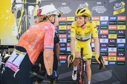 Oud-ploeggenoot Vollering opent hart over verloren Tour van 2024, en de kritiek: 'Ze worstelt daar wel mee'