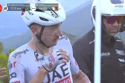 🎥 Ontketende Van Aert zet kopgroep onder druk, McNulty en Vine (UAE) keihard onderuit in Vuelta-afdaling